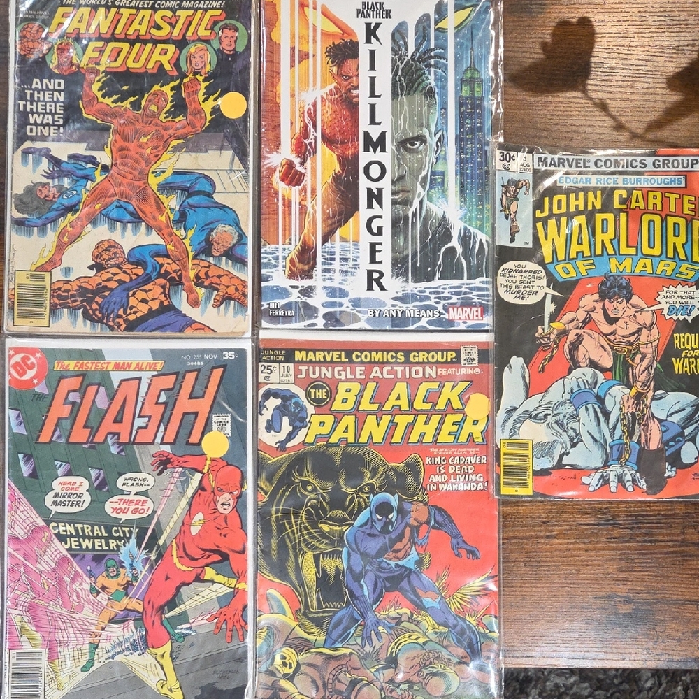 DC Comics Kids Trading Cards - Vibrant Red, Blue, Yellow